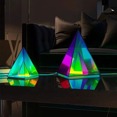 Lampe Pyramide Infini - lampe originale à poser - deco scientifique