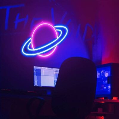 Saturn Neon Sign - Image 3